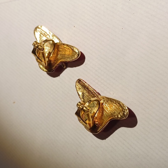 Red Hat Society Clip on Earrings - Picture 2 of 5